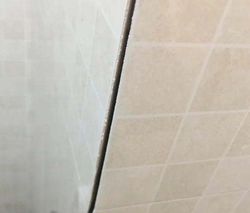 舒城瓷砖空鼓维修公司分享阳台瓷砖脱落的修复过程可以分为以下几个步骤